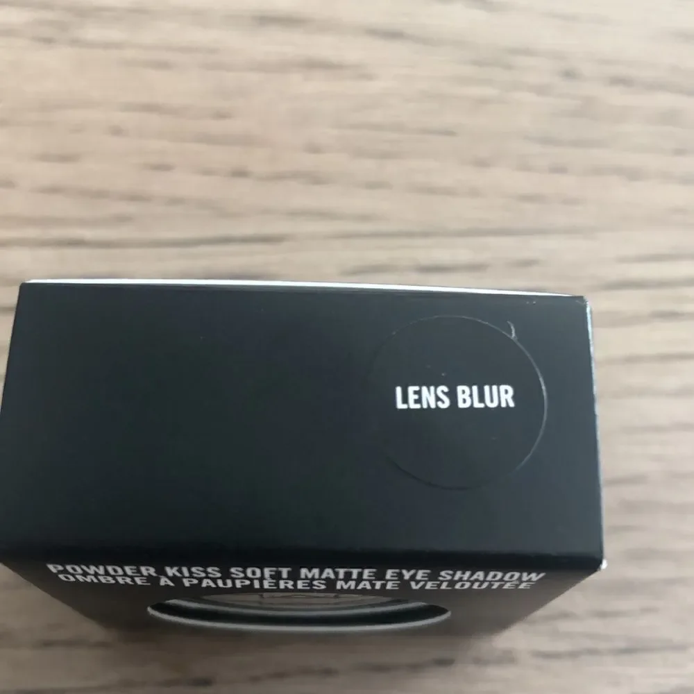 MAC POWDER KISS SOFT MATTE EYE SHADOW color lens blue new in box plus Ipsy bag